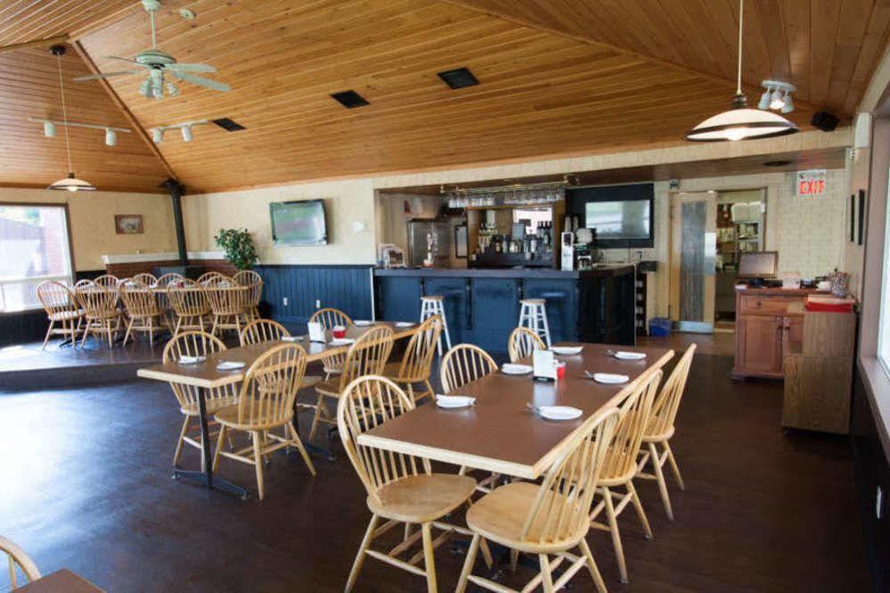 Red Pine Inn & Conference Centre Alliston Exteriör bild