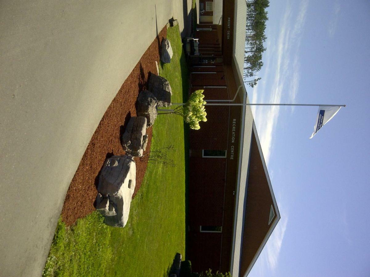 Red Pine Inn & Conference Centre Alliston Exteriör bild